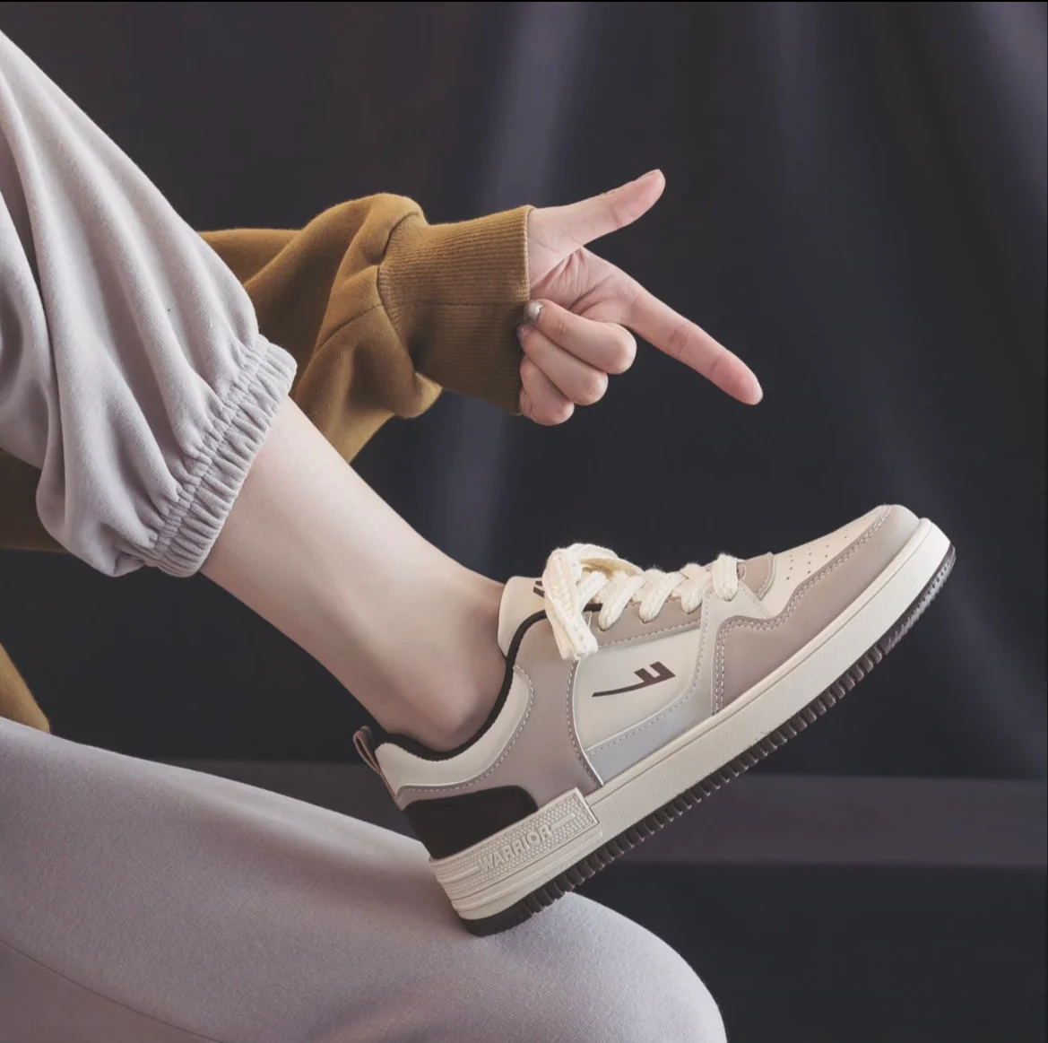 Warrior Retro Fashion Skateboard Shoes - Beige Brown - Image 3